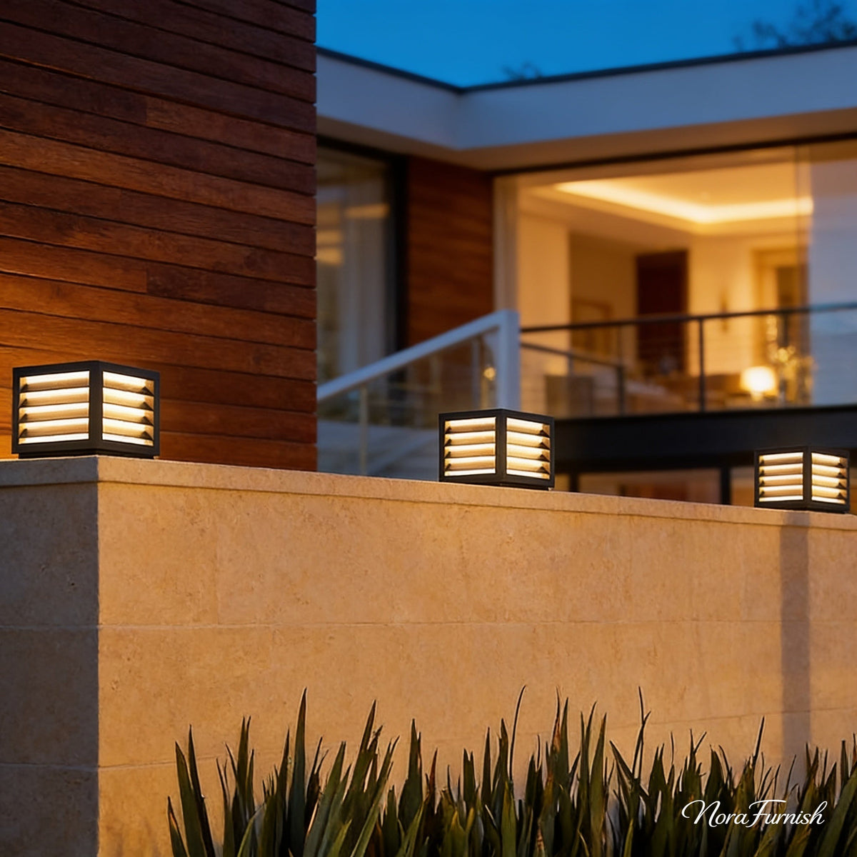 Courtyard Column Light, L 15.7 in x W 15.7 in x H 13.4 in, Solar