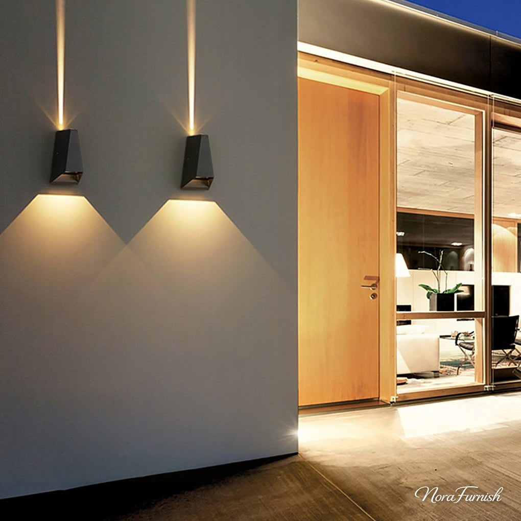 Double Head Courtyard Wall Light, Black Aluminum Sconce, view 3