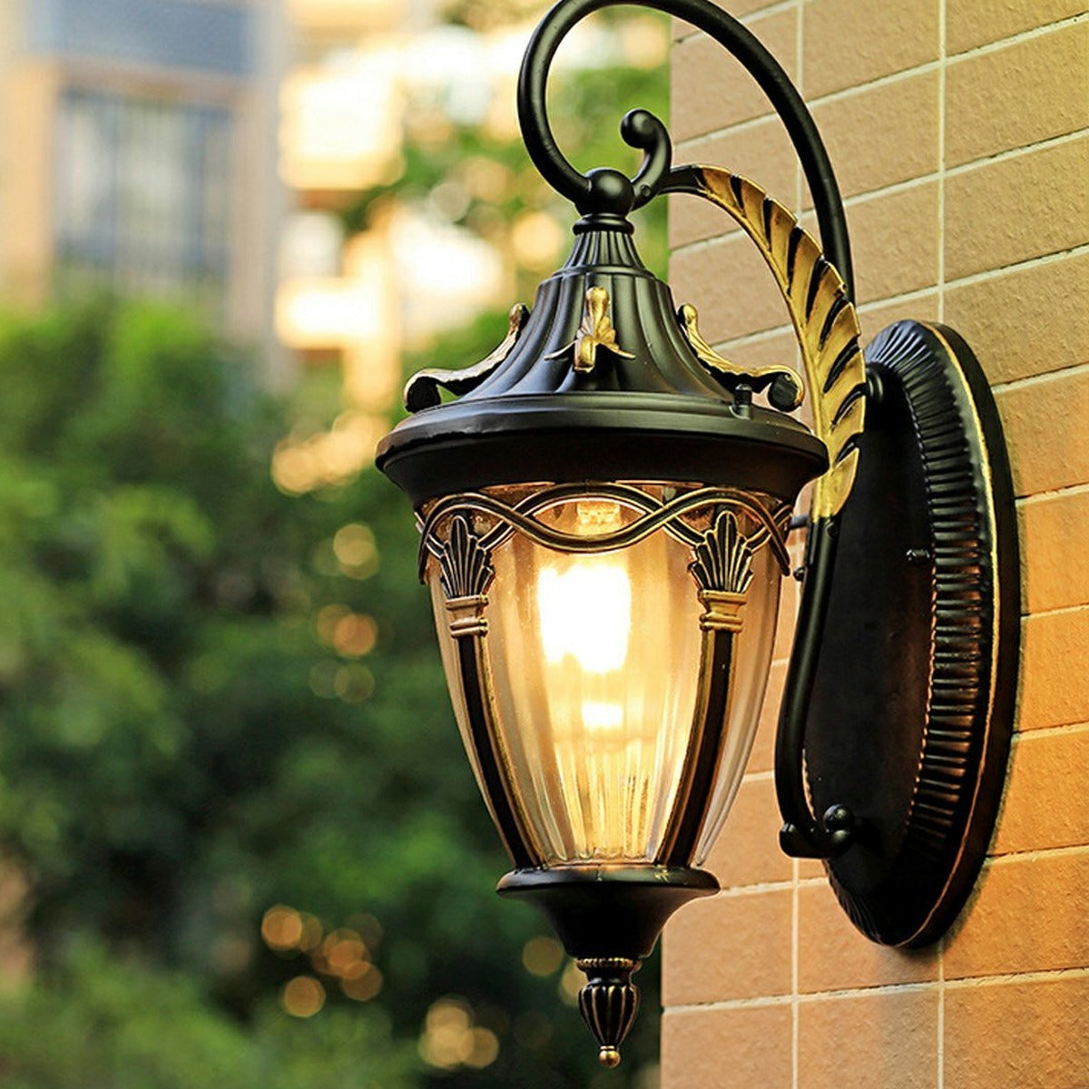 Leaf Crest Scroll Lantern, Die Cast Aluminum Porch Light 4