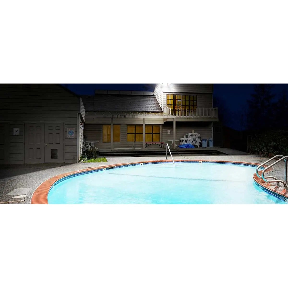 Solar motion light by pool