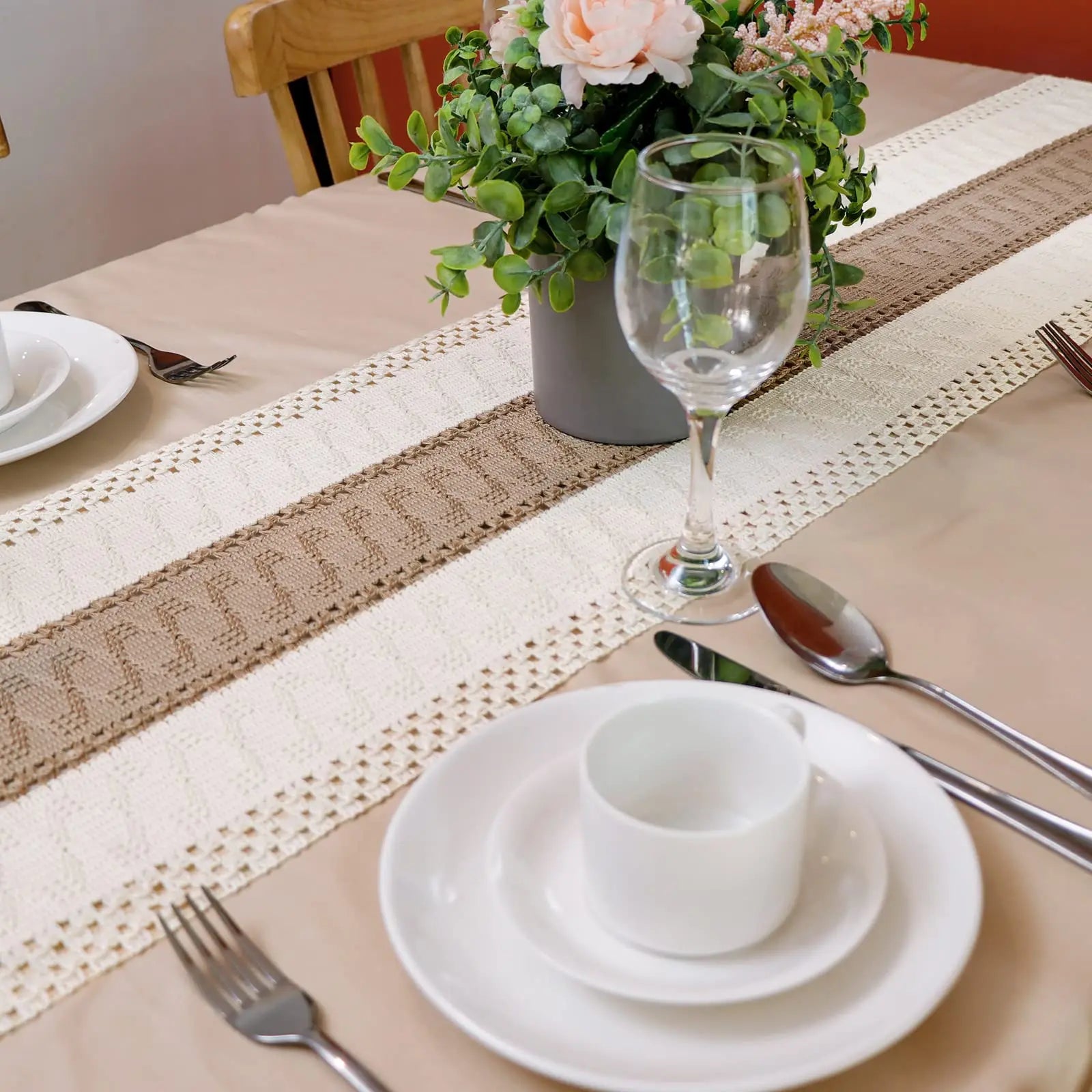 Splicing Burlap And Lace Table Runner