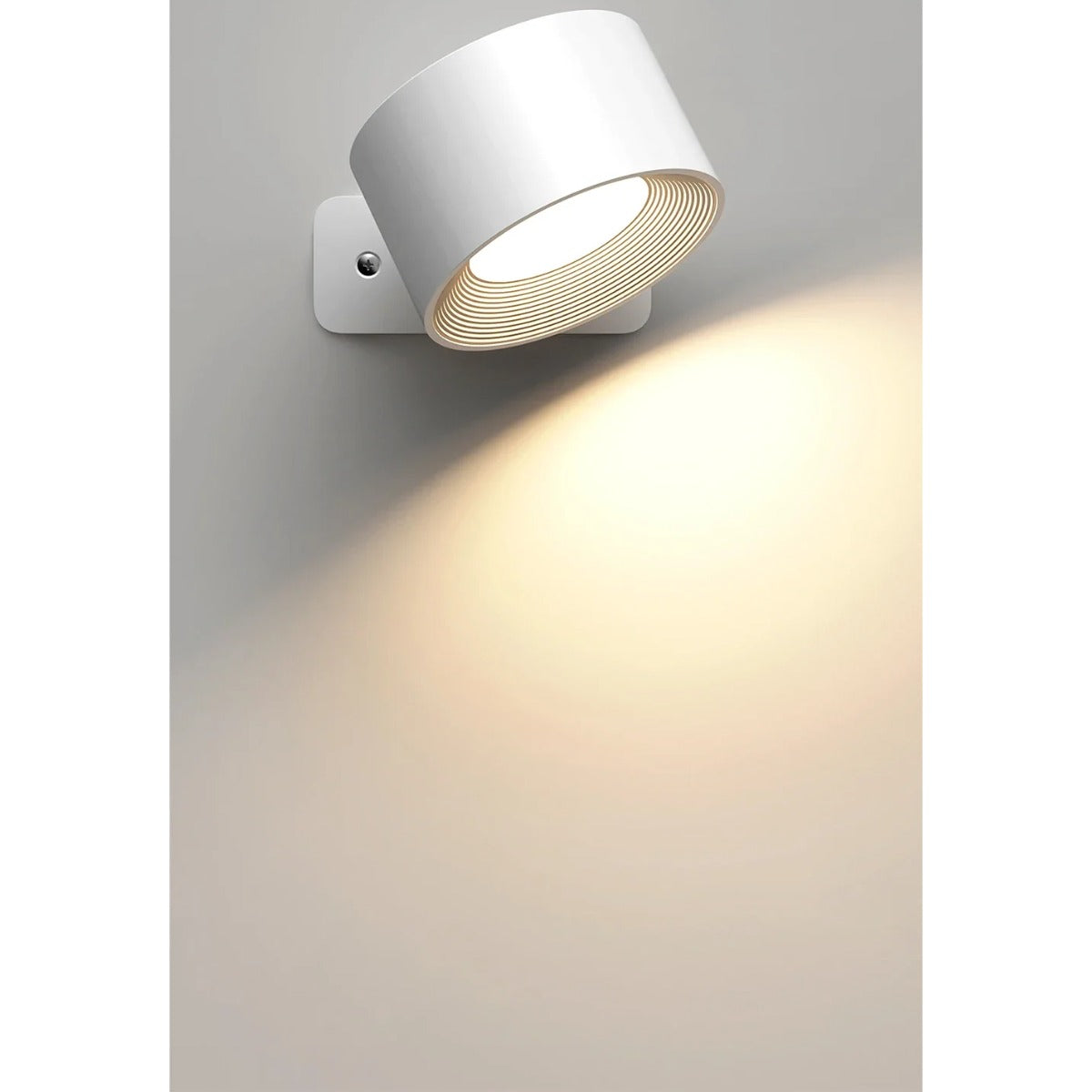 White magnetic wall lamp